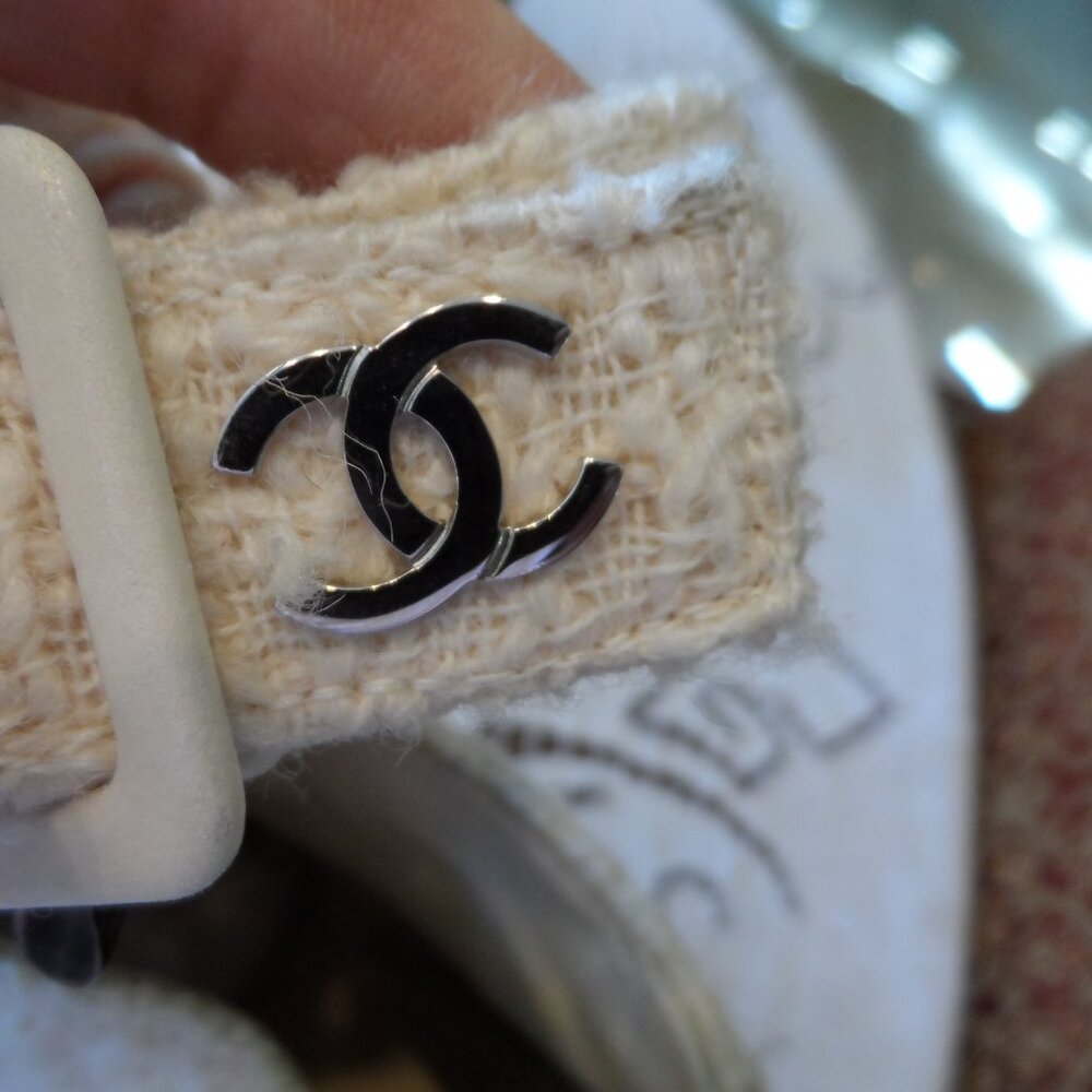 Chanel Ivory/Black Wool Tweed-Patent Leather Ankle Boots w/Buckle-Logo Size 39.5 - Picture 8 of 16